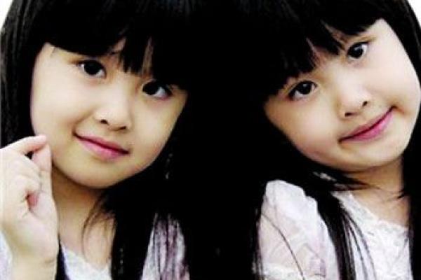 精心挑选的双胞胎女孩和男孩的名字-姓名学-华易网姓名